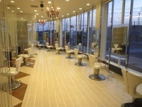 子育て世代のスタッフも多数活躍中！協力体制が自慢です♪ 八戸店