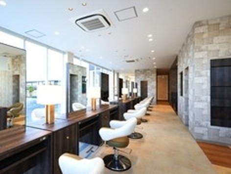 子育て世代のスタッフも多数活躍中！協力体制が自慢です♪ 花巻店