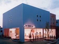 お客様に喜びと感動を与え、“笑顔”と“ありがとう”があふれる 輝いている会社をめざしています。FORTE エピ店